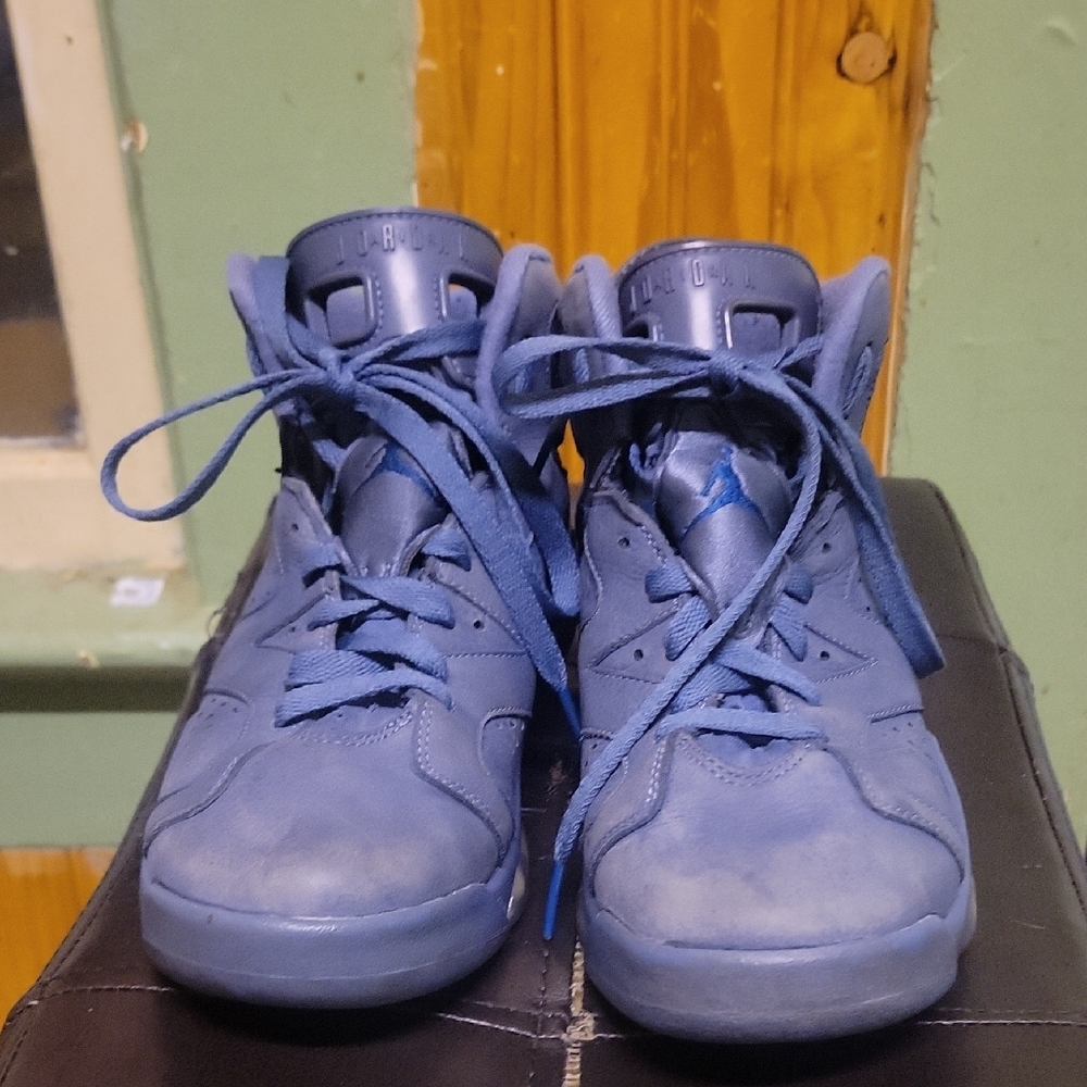 NIKE Air Jordan 2018 Edition Blue High-Top Sneakers. Lots of Life. Been Stored.